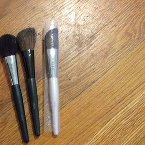 Cheek brushes